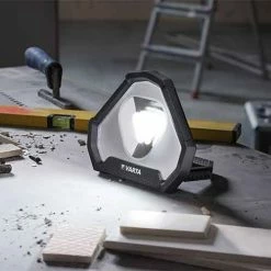 VARTA Lampe De Travail WORK FLEX Stadium 1450lm Rechargeable Li-Ion - 18647101401 -123elec Soldes Magasin var18647101401 varta work flex stadium lampe de travail 1450lm li ion rechargeable 5